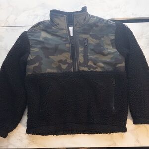 EUC Rockets of Awesome size 6 Sherpa black camo half zip pull over
